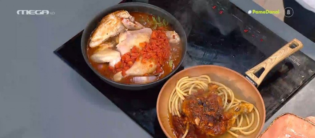 Ο Τίμος Ζαχαράτος μαγειρεύει κοτόπουλο παστιτσάδα