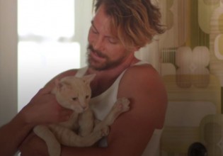 Άγριες Μέλισσες – Το φανελάκι του Κωνσταντή έβαλε φωτιά στο Twitter