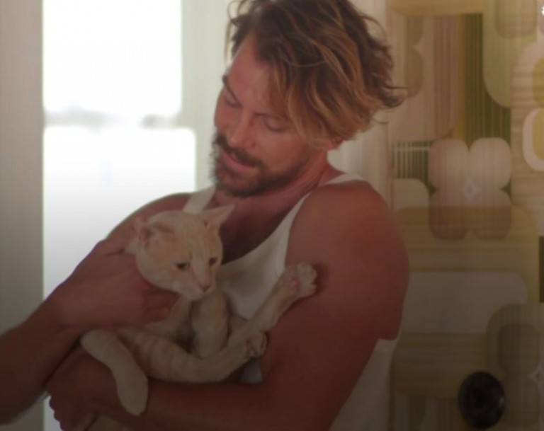 Άγριες Μέλισσες – Το φανελάκι του Κωνσταντή έβαλε φωτιά στο Twitter