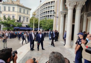 Στη Μητρόπολη Αθηνών ο Κουτσούμπας – Όλα έτοιμα για την τελετή αποχαιρετισμού στον Μίκη Θεοδωράκη