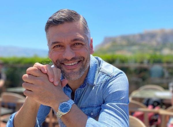 Στέλιος Κρητικός – Ο ηθοποιός έγινε Tik Toker μαζί με τους γιους του και το απολαμβάνει