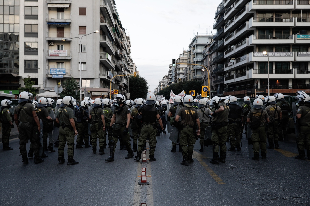 Θεσσαλονίκη – Με ΜΑΤ, ελικόπτερα και drones για την αποτροπή επεισοδίων στη ΔΕΘ – Οι 5 πορείες