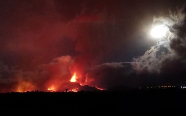 Λα Πάλμα – Εξακολουθεί να ρέει η λάβα από το ηφαίστειο – Συνεχείς εκκενώσεις οικισμών