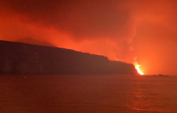 Ανησυχία για το ηφαίστειο στην Ισπανία – Η λάβα έφθασε στον ωκεανό – Φόβοι για έκλυση τοξικών αερίων
