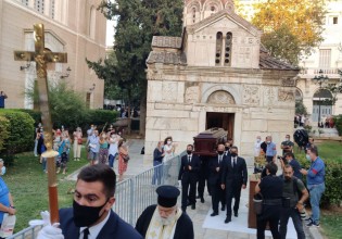 Μίκης Θεοδωράκης – Ολοκληρώθηκε η πρώτη μέρα του λαϊκού προσκυνήματος