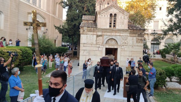 Μίκης Θεοδωράκης – Ολοκληρώθηκε η πρώτη μέρα του λαϊκού προσκυνήματος