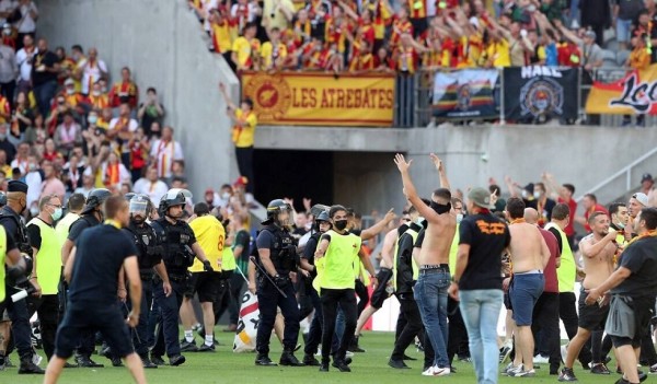 Αδιανόητο – Οπαδός της Λιλ… αυτοϊκανοποιούνταν στο γήπεδο και συνελήφθη