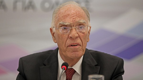 Βασίλης Λεβέντης – Η γυναίκα του αποκαλύπτει – Αυτός είναι ο λόγος που δεν έκανε το εμβόλιο