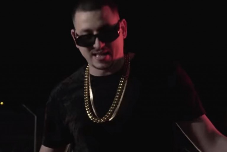 Mad Clip – Αδημοσίευτο βίντεο με τη μητέρα του τράπερ – «Όλα τα ξέρω»