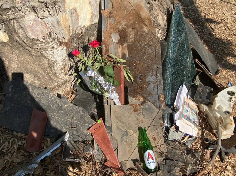 Mad Clip – Το in.gr στο σημείο της τραγωδίας – Τα τριαντάφυλλα και το… εγχειρίδιο οδήγησης