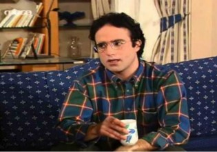 Θυμάστε τον εργένη Μάκη από το «Εμείς κι Εμείς» – Δείτε πώς είναι 21 χρόνια μετά