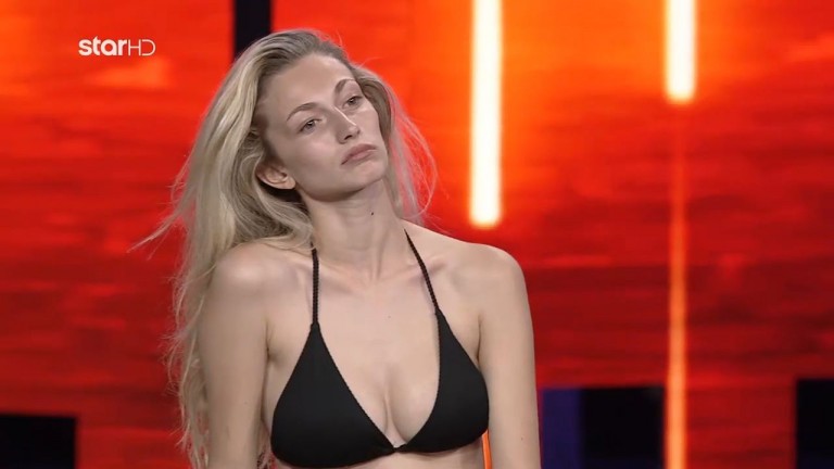 Τρελάθηκε ο Σκουλός με τη Μυτιληνιά υποψήφια – Μέχρι που της τραγούδησε κιόλας…