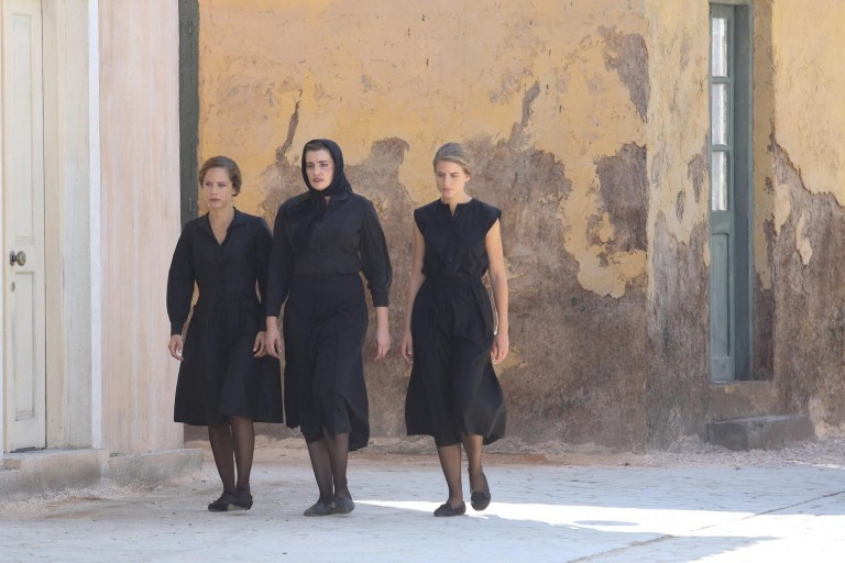 Άγριες Μέλισσες – Το Διαφάνι μαθαίνει για το πραξικόπημα και το Twitter παίρνει «φωτιά»