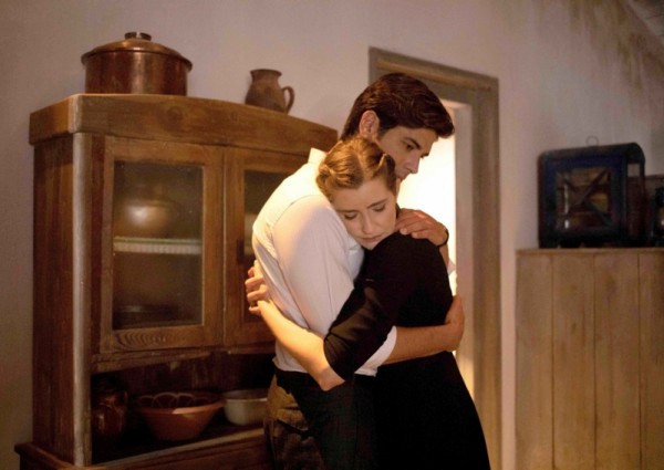 Άγριες Μέλισσες – Ο Λάμπρος κινδυνεύει – Τι θα κάνει η Ελένη;