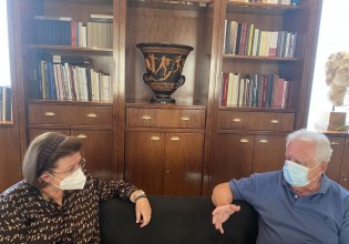 Συνάντηση της Λίνας Μενδώνη με τον επικεφαλής του Σχεδίου Ανασυγκρότησης της Εύβοιας, Σταύρο Μπένο