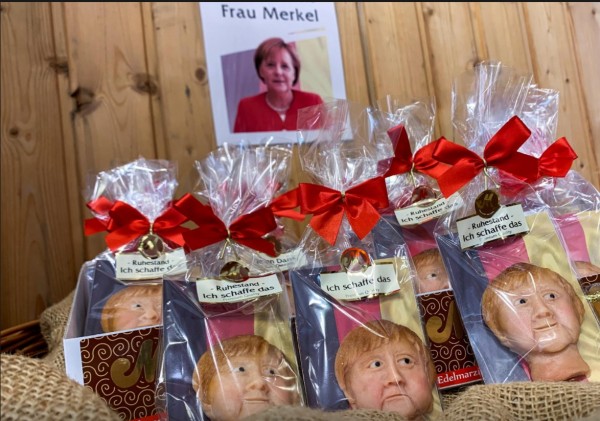 Γερμανία: Η Άνγκελα Μέρκελ αποχωρεί από την καγκελαρία και γίνεται… αμυγδαλωτό