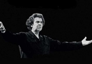 Ένα μουσικό αντίο στον Μίκη Θεοδωράκη στο μετρό του Συντάγματος