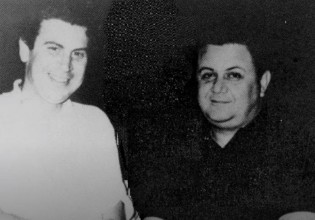 Μίκης Θεοδωράκης-Μάνος Χατζηδάκης – Όταν έγιναν ήρωες σε δίσκο του Καραγκιόζη