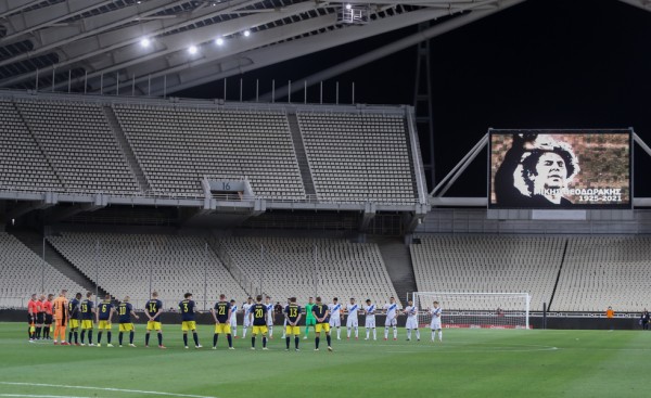 Ελλάδα-Σουηδία  – Ενός λεπτού σιγή στη μνήμη του Μίκη Θεοδωράκη