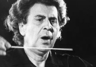 Μίκης Θεοδωράκης – Μέχρι τις 14:00 το λαϊκό προσκύνημα στη Μητρόπολη – Αύριο η κηδεία στα Χανιά