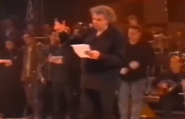 Μίκης Θεοδωράκης – Η αντιπολεμική συναυλία στο Σύνταγμα το 1999 – Η Σερβία θρηνεί για το θάνατό του δηλώνει ο Βούτσιτς