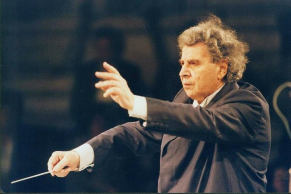 Μίκης Θεοδωράκης – Ο συνθέτης που ύμνησε την συμφωνική μουσική όσο το μπουζούκι