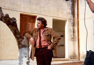 Μίκης Θεοδωράκης – Ο δήμος Ωρωπού άνοιξε για το κοινό το κελί του στις φυλακές