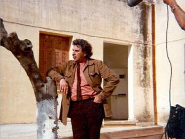 Μίκης Θεοδωράκης – Ο δήμος Ωρωπού άνοιξε για το κοινό το κελί του στις φυλακές