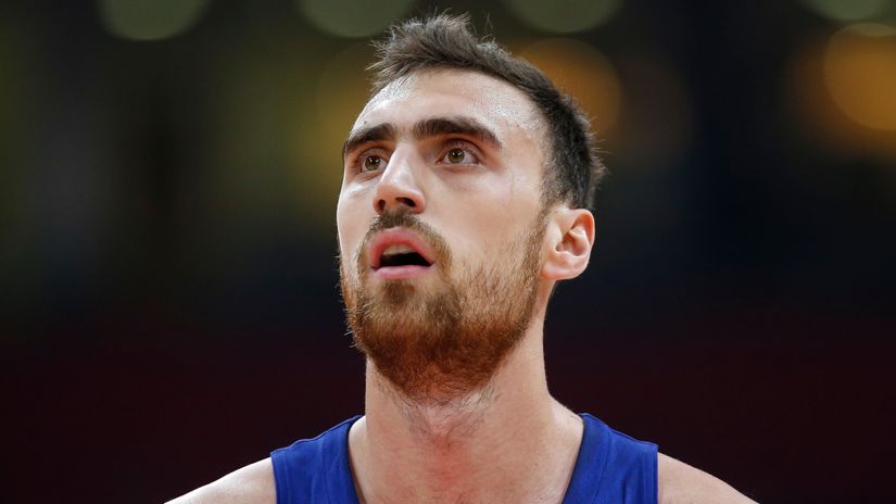 «Τρόμος» στην ΤΣΣΚΑ – Τραυματίστηκε και αποχώρησε υποβασταζόμενος ο Μιλουτίνοφ