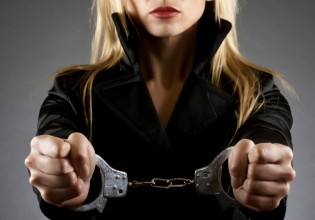 Πώς αποκαλύφθηκε η δράση του μοντέλου με την κοκαΐνη – Η παρακολούθηση μια εβδομάδα πριν συλληφθεί μαζί με τον σύντροφό της