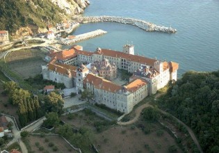 Κοροναϊός – Κρούσματα στην Ι.Μ. Εσφιγμένου στο Άγιο Όρος, τρεις μοναχοί νοσηλεύονται