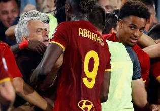 Έξαλλος πανηγυρισμός από τον Μουρίνιο, έτρεξε μέχρι το πέταλο