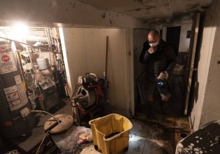 Κυκλώνας Άιντα – Τα παράνομα διαμερίσματα της Νέας Υόρκης έγιναν υγροί τάφοι για τους ενοίκους τους