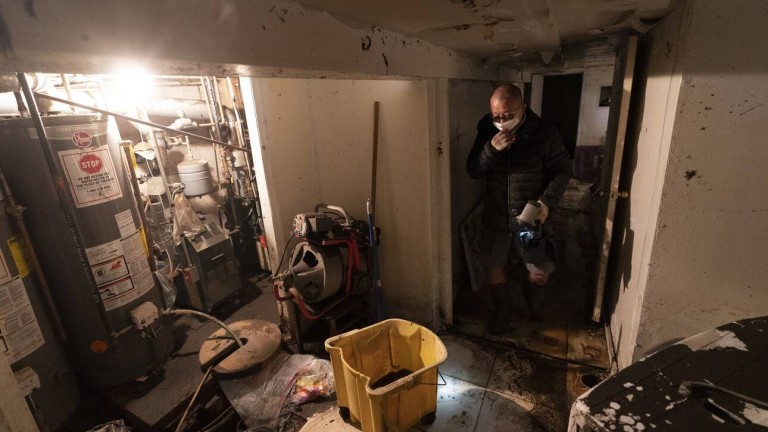 Κυκλώνας Άιντα – Τα παράνομα διαμερίσματα της Νέας Υόρκης έγιναν υγροί τάφοι για τους ενοίκους τους