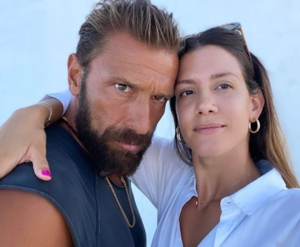 ΜEGA Καλημέρα – Γιάννης Μαρακάκης και Νίκη Θωμοπούλου βάφτισαν την κόρη τους