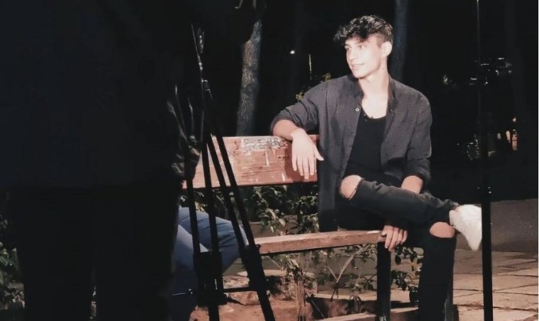 Κορίτσια, ο Μπάρκουλης στο J2US- Αυτός είναι ο γιος του αξέχαστου ηθοποιού