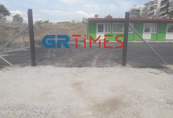 Θεσσαλονίκη – «Κλείδωσαν» νήπια στην τάξη γιατί το σχολείο δεν είχε αυλόπορτα – Οργισμένες αντιδράσεις