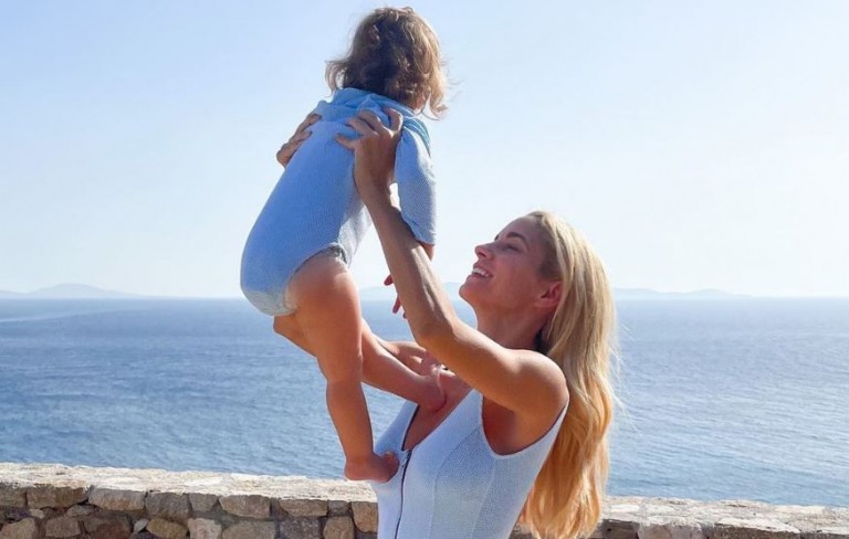 Η Δούκισσα Νομικού αποκάλυψε αν και πότε θα βαφτίσει τα παιδιά της