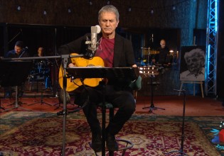 «Σπίτι με το MEGA» – Ξεχωριστό μουσικό αφιέρωμα στον Μίκη Θεοδωράκη