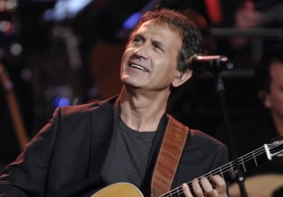 Γιώργος Νταλάρας – Δεύτερη συναυλία στο Βεάκειο Θέατρο μετά το sold out