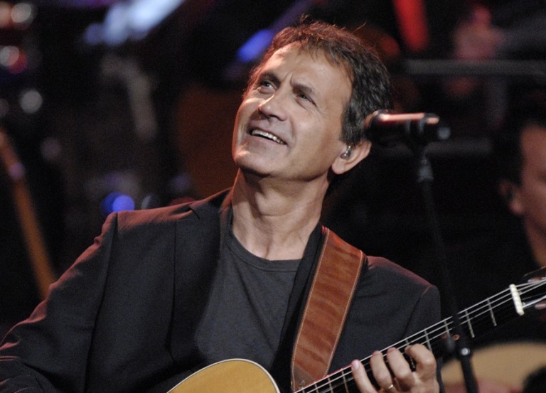 Γιώργος Νταλάρας – Δεύτερη συναυλία στο Βεάκειο Θέατρο μετά το sold out