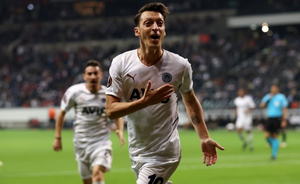 Άιντραχτ-Φενέρμπαχτσε 1-1 – Μοιραίος ο Πέλκας στη Φρανκφούρτη