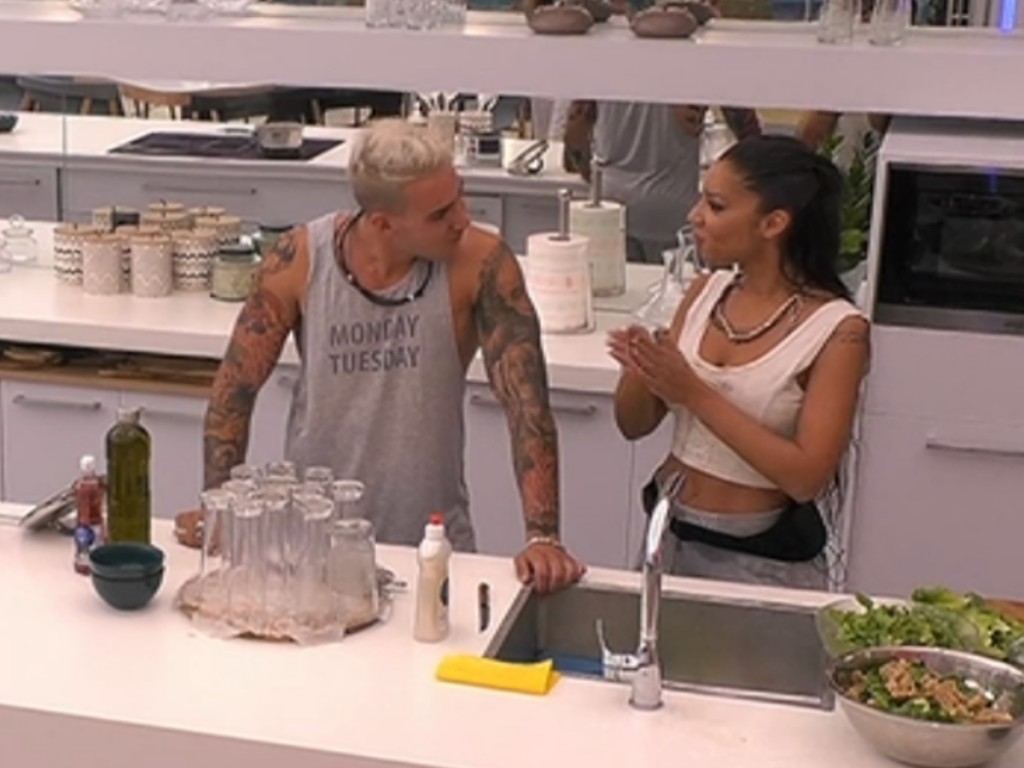 Big Brother – Ακατάλληλο βίντεο με παίκτες να έρχονται… πολύ κοντά