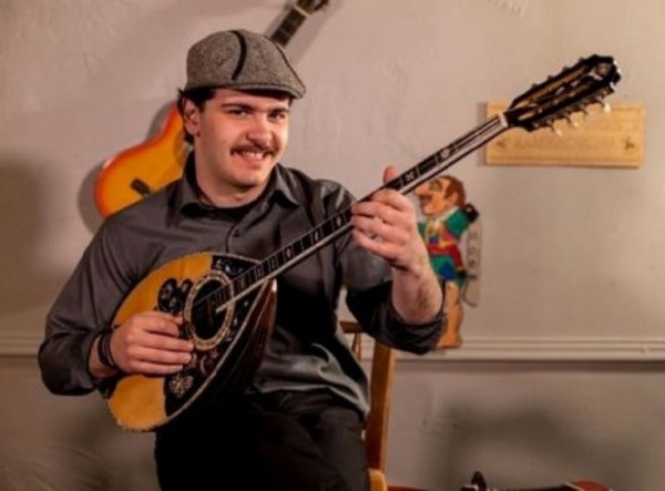 Χαμός με τον Σαλονικιό «Κουτσαβάκη» – «Είμαι Ολυμπιακός όπως όλοι οι ρεμπέτες»