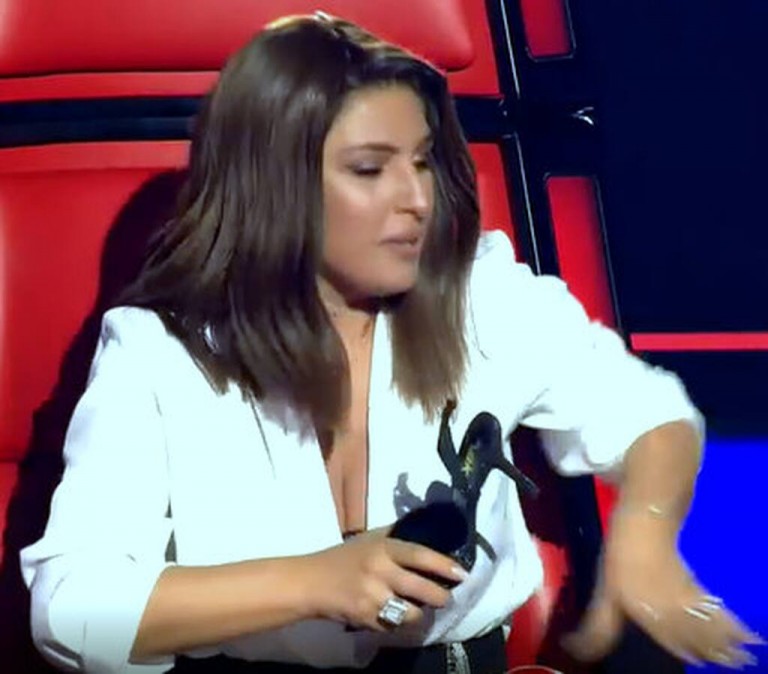 The Voice: Η στιγμή που μπλόκαραν την Παπαρίζου και τους κυνήγησε με το τακούνι