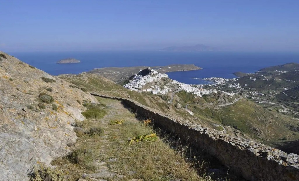 Σέριφος – Μονοπάτια από σίδηρο και πέτρα