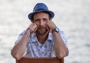 Θανάσης Πάτρας – Απέφυγε να απαντήσει για τη σχέση του με τον Γρηγόρη Αρναούτογλου