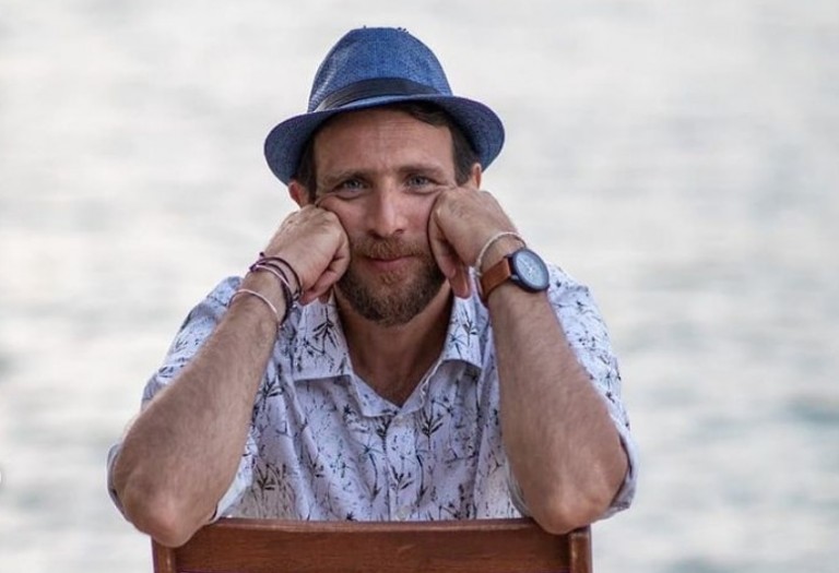 Θανάσης Πάτρας – Απέφυγε να απαντήσει για τη σχέση του με τον Γρηγόρη Αρναούτογλου