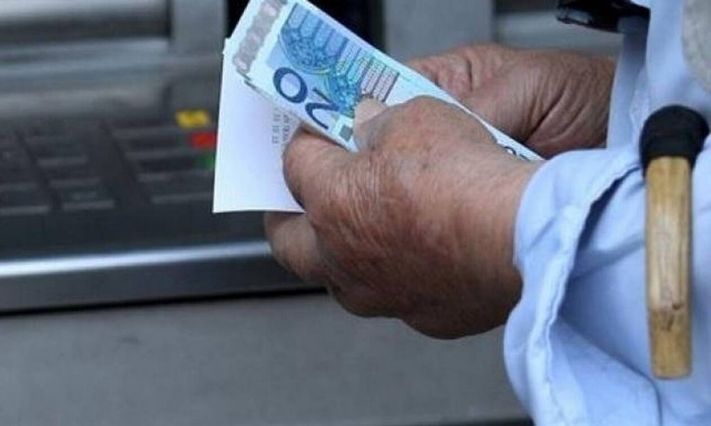 Νίκαια – Οικιακή βοηθός δηλητηρίασε ηλικιωμένο, τον έκλεψε και εξαφανίστηκε