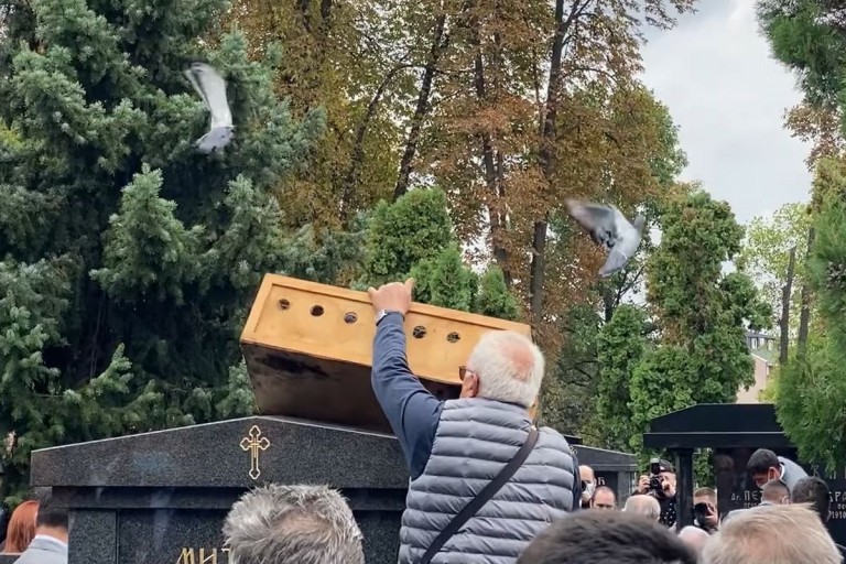 Ντούσαν Ίβκοβιτς – Ιδιαίτερος συμβολισμός – Τίμησαν τη μνήμη του απελευθερώνοντας περιστέρια